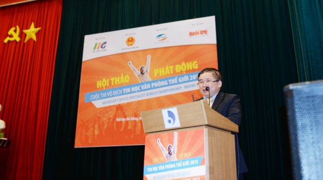 Giáo sư – Tiến sĩ khoa học Bùi Văn Ga - Thứ trưởng Bộ Giáo dục và Đào tạo phát biểu trong Hội thảo phát động MOSWC 2015 tại Đại học Đà Nẵng