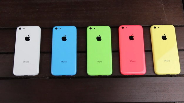 iPhone 5C là phiên bản vỏ nhựa ra mắt cùng thời điểm với iPhone 5S năm 2013, có nhiều màu sắc chọn lựa - Ảnh: ExtremeTech