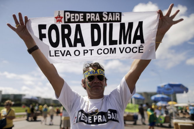 Biểu tình phản đối tổng thống Rouseseff ở Brasilia - Ảnh: Reuters