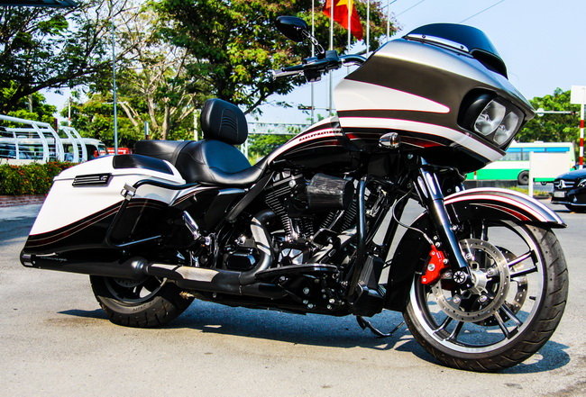 Harley-Davidson Road Glice Special 2015, môtô phiên bản đặc biệt