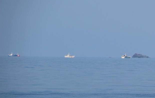Nhiều tàu thuyền đã được huy động tham gia tìm kiếm - Ảnh: Nguyễn Nam