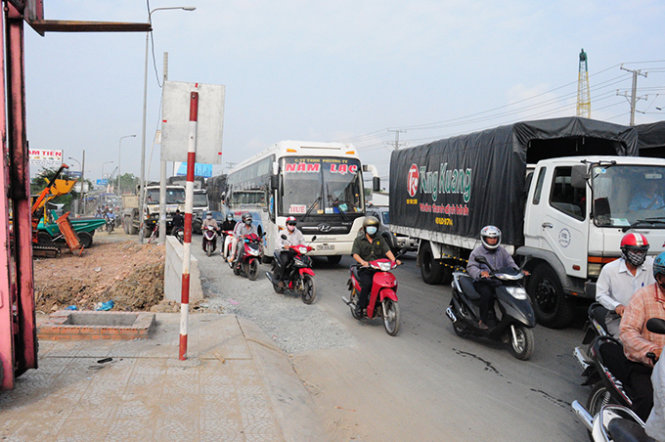 Vụ tai nạn khiến quốc lộ 1 hướng TP.HCM –Đồng Nai kẹt xe nghiêm trọng - Ảnh: Đức Trong