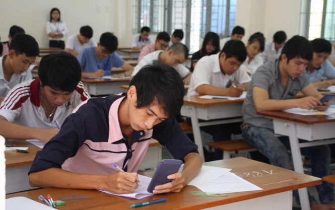 Thí sinh dự thi vào Trường ĐH Sài Gòn - Ảnh: Trần Huỳnh