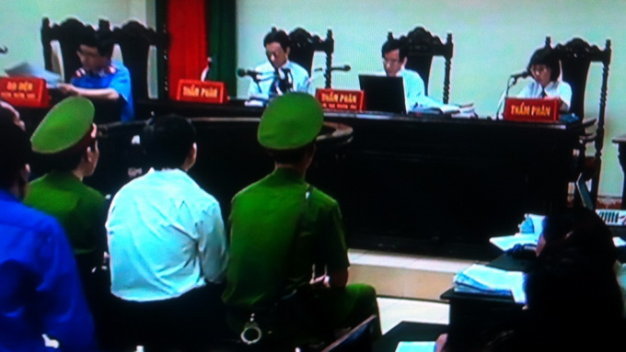 Hội đồng xét xử phúc thẩm vụ án Dương Chí Dũng đang làm việc - Ảnh: Minh Quang