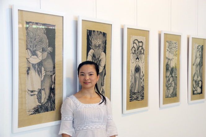 Trang Thanh Hiền và những bức chân dung tự họa - Ảnh: Thái Lộc