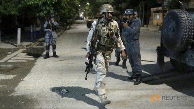 Lực lượng an ninh Afghanistan đến hiện trường vụ tấn công tại Kabul Ảnh: Reuters