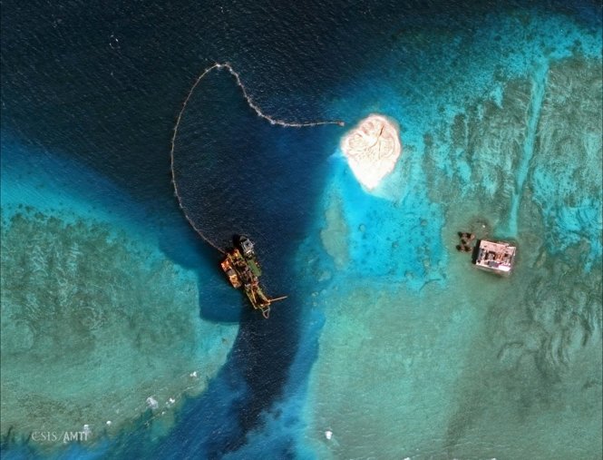 Trung Quốc xây dựng trái phép ở bãi đá Vành Khăn (ảnh do vệ tinh chụp ngày 1-2-2015) - Ảnh: Reuters