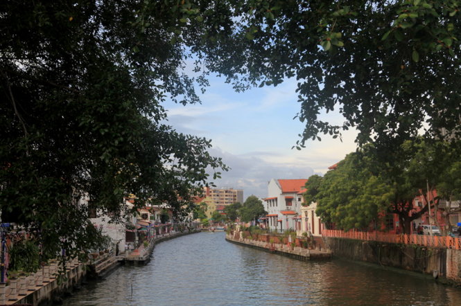 Sông Malacca chia thành phố làm hai nửa đông – tây