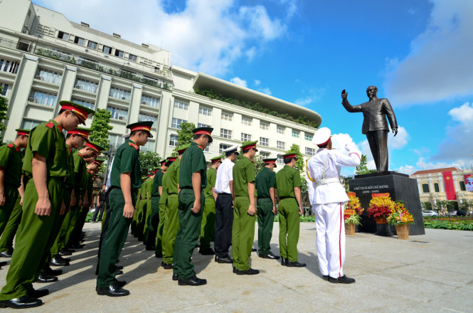 Trường ĐH Cảnh sát Nhân Dân dành một phút tưởng niệm Chủ tịch Hồ Chí Minh sáng 19 -5 - Ảnh: Thanh Tùng