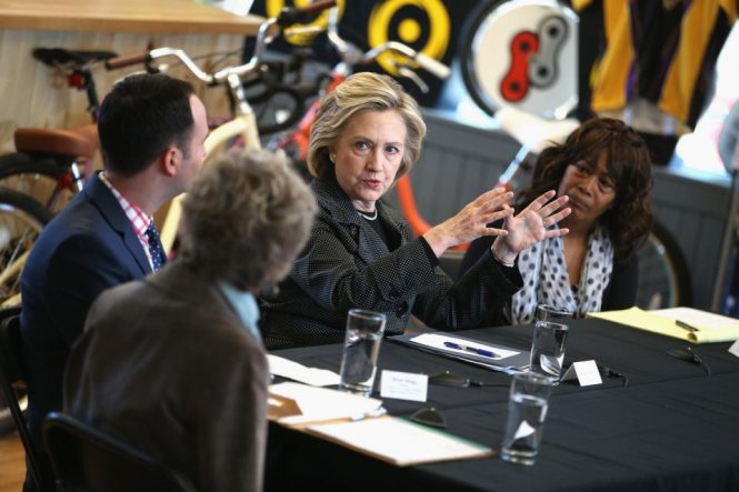 Bà Hilary Clinton trong chiến dịch tranh cử tại Cedar Falls, bang Iowa - Ảnh: Getty Images