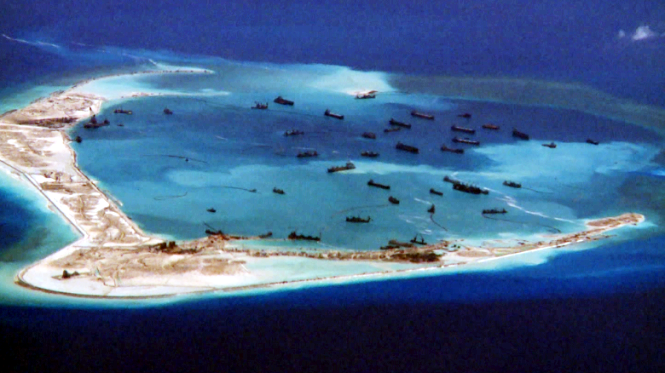 Hình ảnh Trung Quốc xây đảo trái phép trên biển Đông - Ảnh: CNN