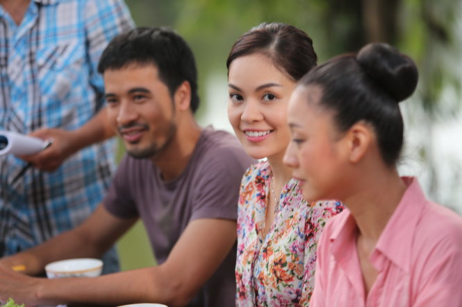 Từ trái qua: diễn viên Đoàn Thành Tài, Dương Cẩm Lynh và Mỹ Duyên trong phim Hận thù hóa giải - Ảnh: ĐPCC