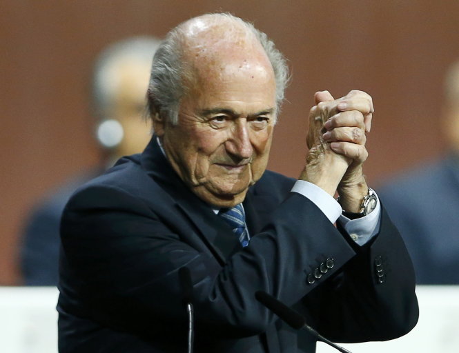 Ông Sepp Blatter hân hoan sau khi thắng cử - Ảnh: Reuters