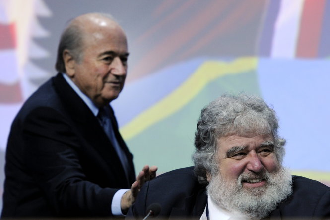 Charles Blazer (phải), tổng thư ký CONCACAF, thành viên Ủy  ban điều hành FIFA, đã “phản kèo” và chấp nhận hợp tác với FBI - Ảnh: AFP