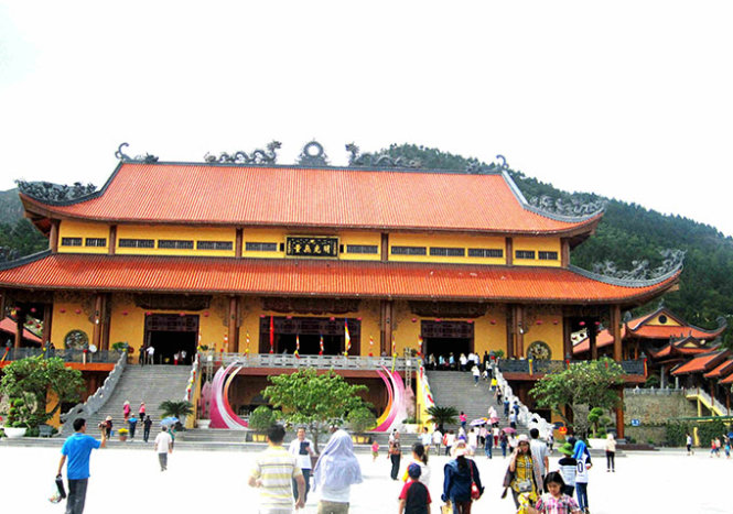 Ngôi Đại Hùng Bảo Điện là chính điện lớn nhất chùa Ba Vàng