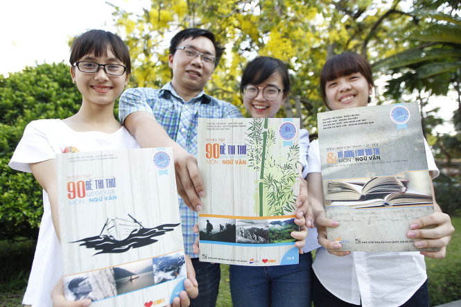 Những tác giả trẻ của ba tập sách về đề thi và kỹ năng làm bài môn ngữ văn - Ảnh: Nguyễn Khánh