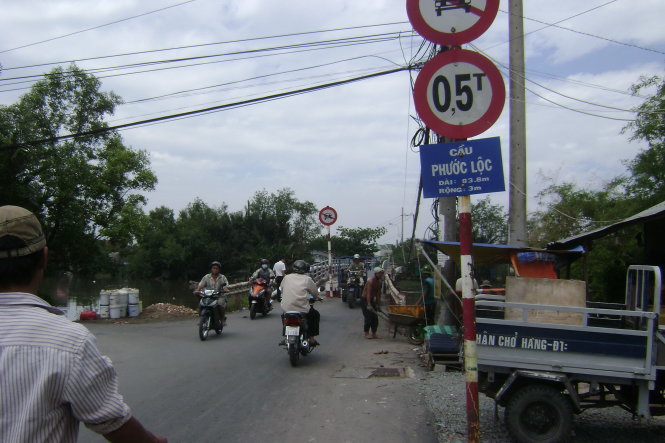 Cầu Phước Lộc đã xuống cấp, trọng tải còn 0,5 tấn nên ôtô không qua được - Ảnh: N.A.