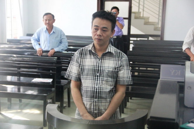 Bị cáo Hoàng Thanh Hải nghe tòa tuyên án - Ảnh: DUY THANH