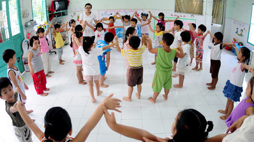 Mỗi giáo viên phải quản lý hơn 40 em học sinh -  Ảnh: Thuận Thắng