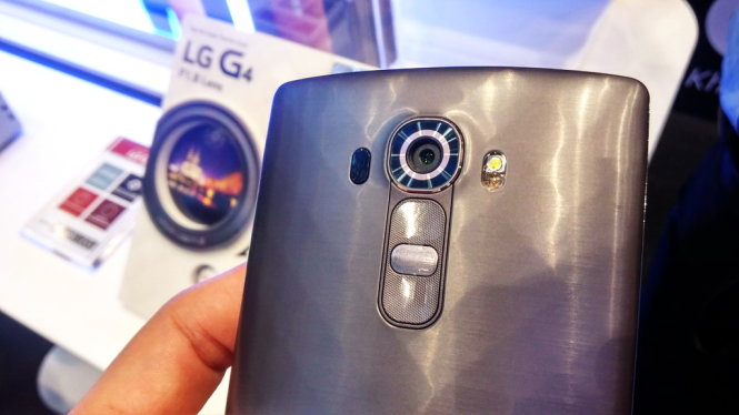 LG G4 phiên bản vỏ lưng bằng nhựa giả kim loại - Ảnh: T.Trực