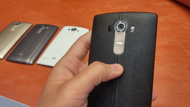 LG G4 phiên bản vỏ lưng bằng da bò thuộc đen - Ảnh: T.Trực