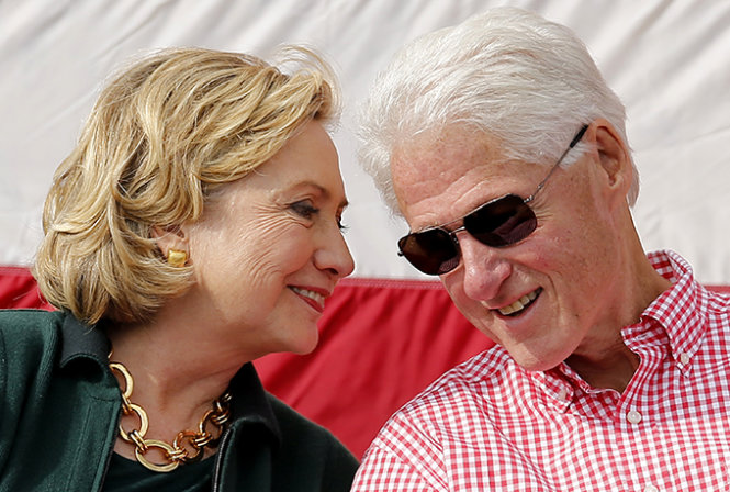 Ông bà Clinton - Ảnh: Reuters