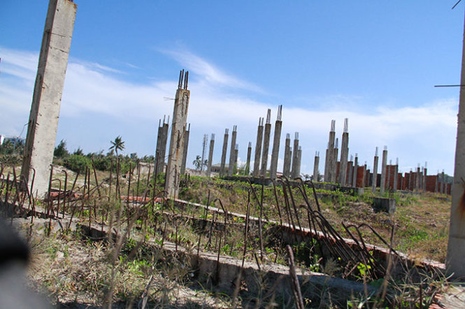 Một dự án bỏ hoang tại bờ biển P.Hòa Hải, Q.Ngũ Hành Sơn, Đà Nẵng - Ảnh: Hữu Khá