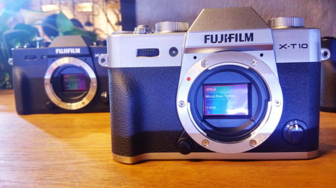 Máy ảnh Fujifilm X-T10 với kiểu dáng 