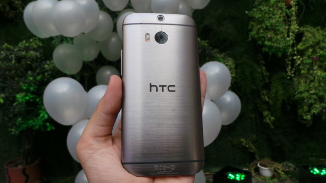 Thiết kế kim loại HTC One M8 - Ảnh: T.Trực