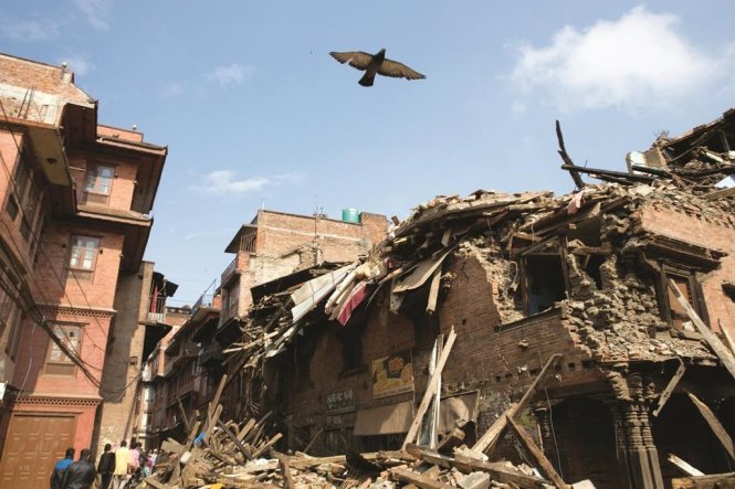 Động đất phá hủy nhiều ngôi nhà ở khu vực ngoại ô Kathmandu Ảnh: AFP
