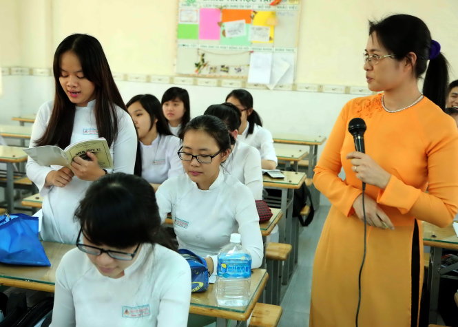 Học sinh lớp 12 Trường THPT Nguyễn Khuyến trong giờ ôn thi môn sinh học chuẩn bị cho kỳ thi THPT quốc gia năm 2015Ảnh: NHƯ HÙNG