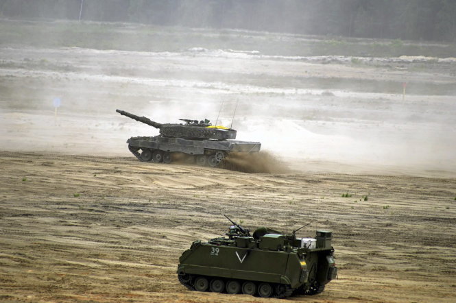 Xe tăng NATO tham gia tập trận ở Ba Lan ngày 18-6 - Ảnh: Reuters