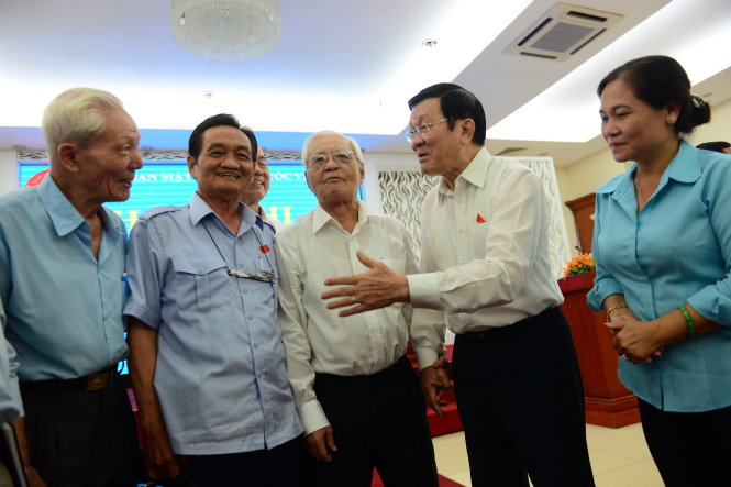 Đại biểu Quốc hội Trương Tấn Sang và Trần Du lịch tiếp xúc cư tri Q.3 (TP.HCM) ngày 29-6 - Ảnh: QUANG ĐỊNH