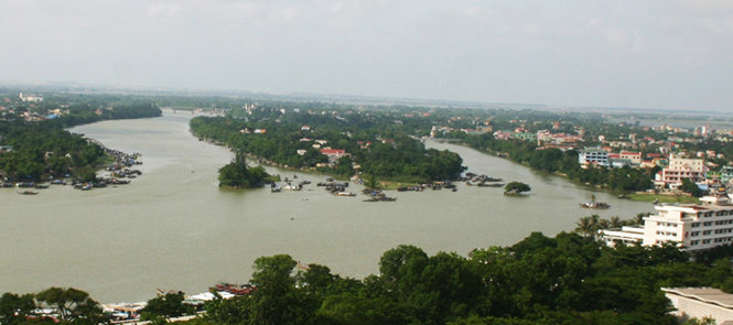 Cồn Hến là hòn đảo nổi trên sông Hương, nằm ở phía trái kinh thành Huế, có vị trí và cảnh quan rất đẹp