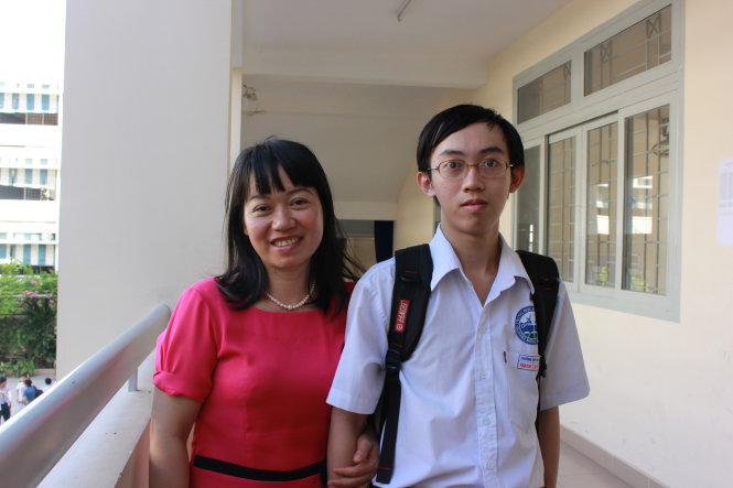 Cô Nguyễn Thu Duyệt và con trai - Ảnh: Ngọc Linh