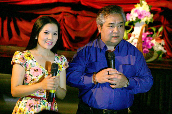 Diễn viên Ngọc Trinh và nghệ sĩ Khánh Hoàng trong buổi ra mắt nhóm kịch Ngọc Trinh tại rạp Công Nhân năm 2014 - Ảnh: Gia Tiến