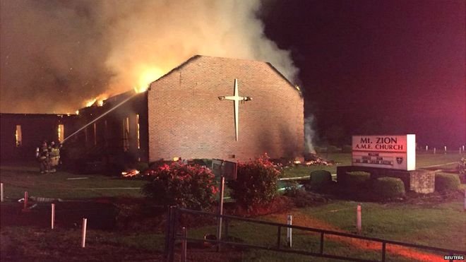 Các nhà điều tra đang tìm hiểu nguyên nhân đám cháy tại nhà thờ Mount Zion Ảnh: Reuters