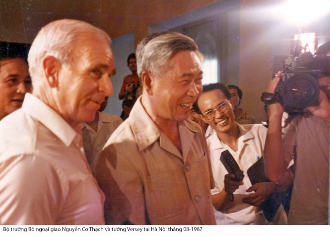 Bộ trưởng Bộ Ngoại giao Nguyễn Cơ Thạch và tướng Vessey tại Hà Nội tháng 8-1987 - Ảnh tư liệu