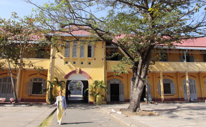 Trường THPT Châu Văn Liêm được xây dựng từ năm 1917 - Ảnh: Chí Quốc
