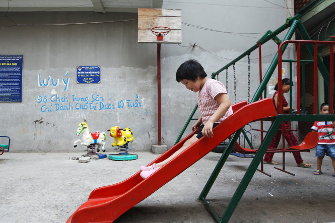 Phường Trung Phụng (Q.Đống Đa) có hơn 17.000 dân nhưng chỉ có một sân chơi cho trẻ em vỏn vẹn 30m2 - Ảnh: Nguyễn Khánh