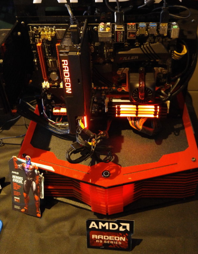 Một hệ thống PC sử dụng GPU Radeon R9 Fury X - Ảnh: T.Trực