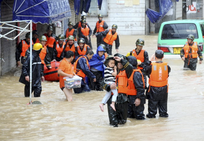 Bão Chan-hom gây ngập lụt ở Chiết Giang, Trung Quốc - Ảnh: Reuters