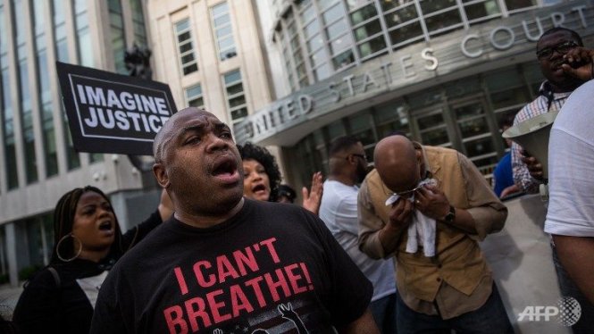 Người biểu tình yêu cầu cảnh sát chịu trách nhiệm cho cái chết của Eric Garner Ảnh: AFP