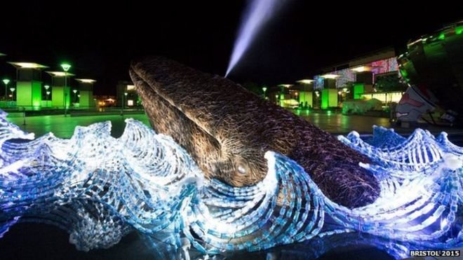 Tác phẩm điêu khắc cá voi tại Quảng trường Thiên niên kỷ ở Bristol - Ảnh: BBC