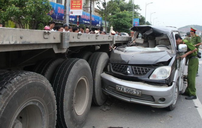 Hiện trường vụ tai nạn làm 8 người thương vong - Ảnh: Hà Đồng