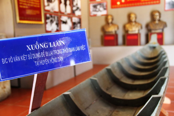 Chiếc xuồng lườn từng được cố Thủ tướng Võ Văn Kiệt sử dụng đi lại trong thời gian công tác ở đồng chó ngáp Bạc Liêu Ảnh: V.TR.