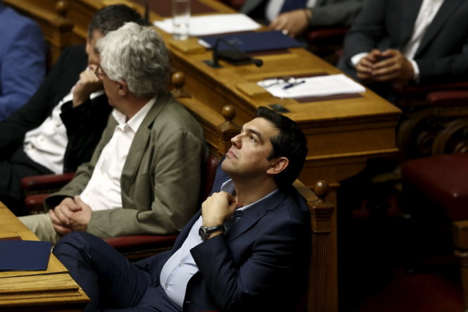 Thủ tướng Hi Lạp Alexis Tsipras trong phòng họp quốc hội - Ảnh: Reuters