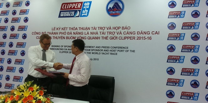 Ông Đặng Việt Dũng- phó chủ tịch UBND TP Đà Nẵng và công ty Clipper Ventures tại buổi lễ ký kết - Ảnh: Đ.CƯỜNG