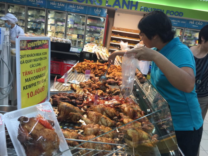 Người Việt dành nhiều chi tiêu cho thực phẩm - Ảnh: N.Bình