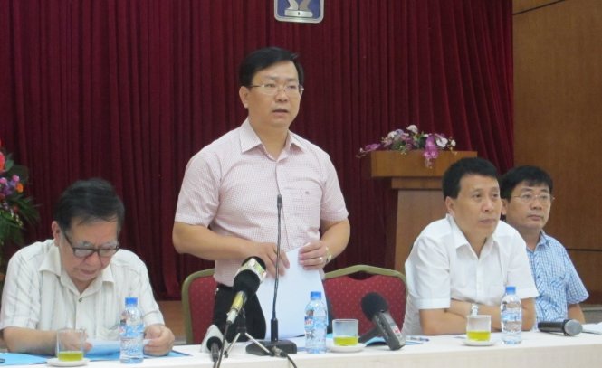 Phó giám đốc Sở Xây dựng Hà Nội Võ Nguyên Phong cho biết, thành phố Hà Nội đã chấp thuận việc trồng lại, thay thế cây xanh trên phố Nguyễn Chí Thanh bằng cây Lát hoa - Ảnh: Xuân Long